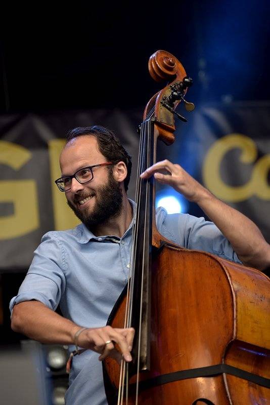 Třetí den Colours: Výtečná Caro Emerald, nudní Kodaline a vytrvalý déšť