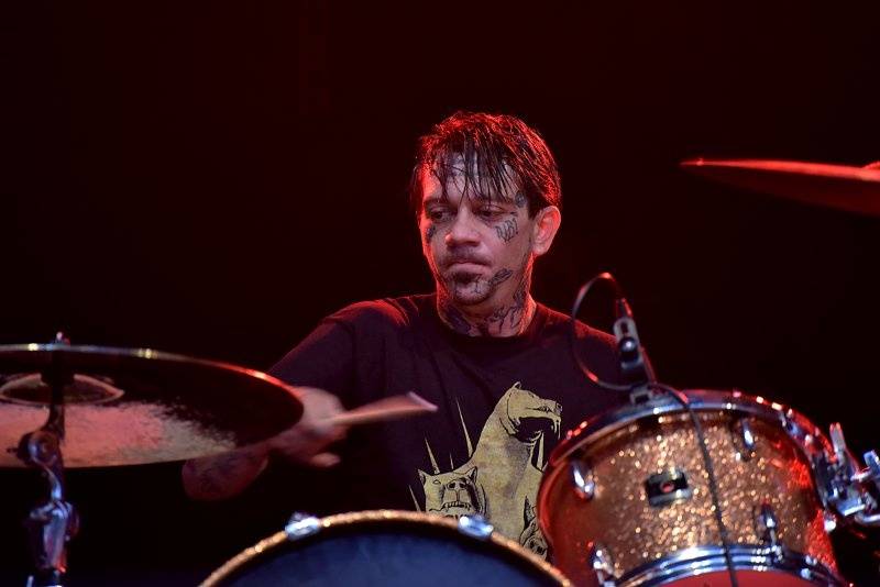 Třetí den Colours: Výtečná Caro Emerald, nudní Kodaline a vytrvalý déšť