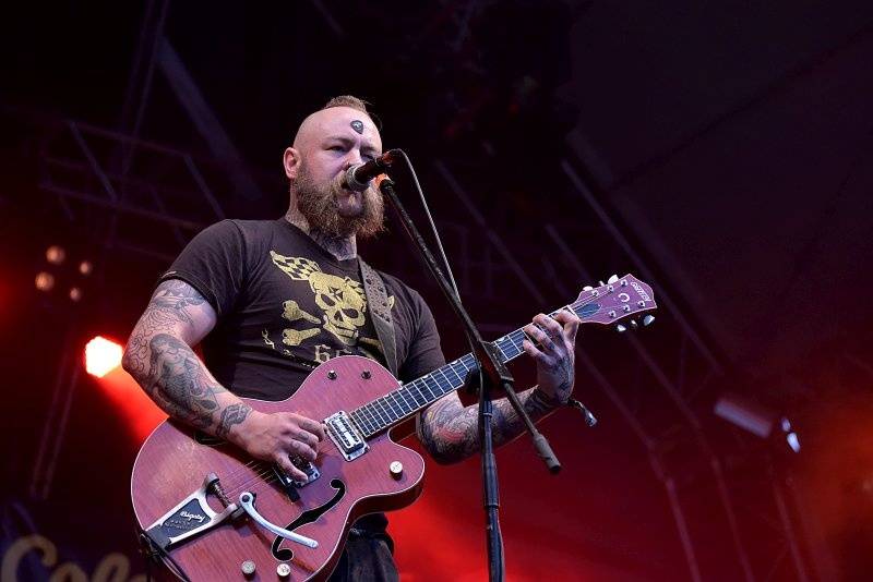 Třetí den Colours: Výtečná Caro Emerald, nudní Kodaline a vytrvalý déšť