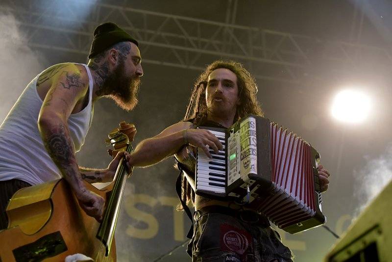 Třetí den Colours: Výtečná Caro Emerald, nudní Kodaline a vytrvalý déšť