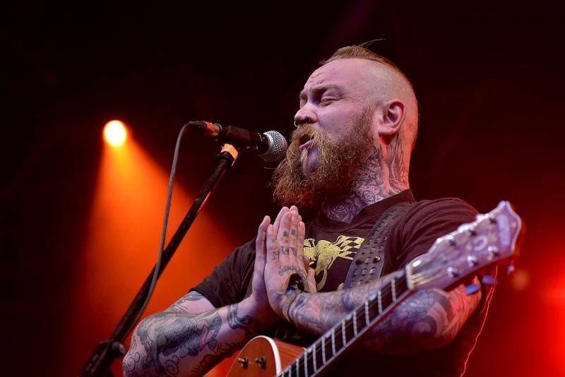 Třetí den Colours: Výtečná Caro Emerald, nudní Kodaline a vytrvalý déšť