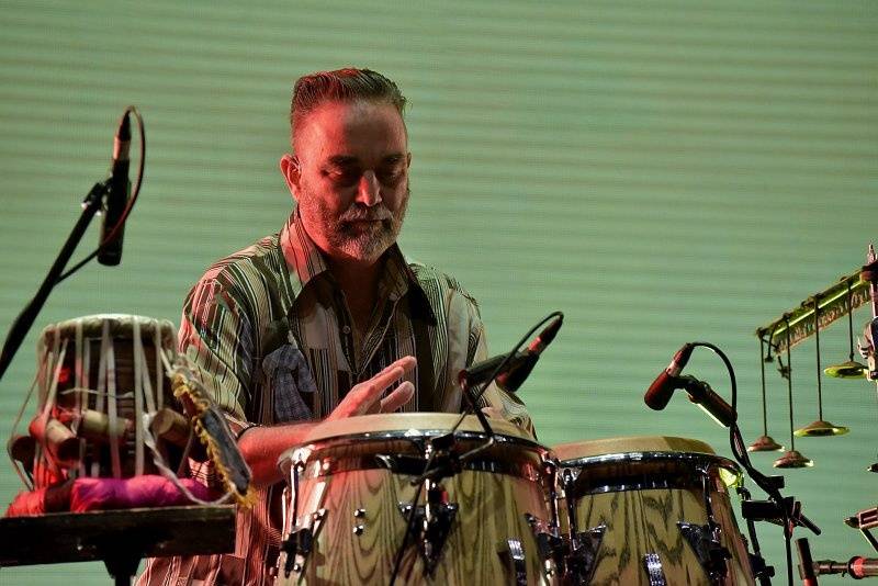 Třetí den Colours: Výtečná Caro Emerald, nudní Kodaline a vytrvalý déšť