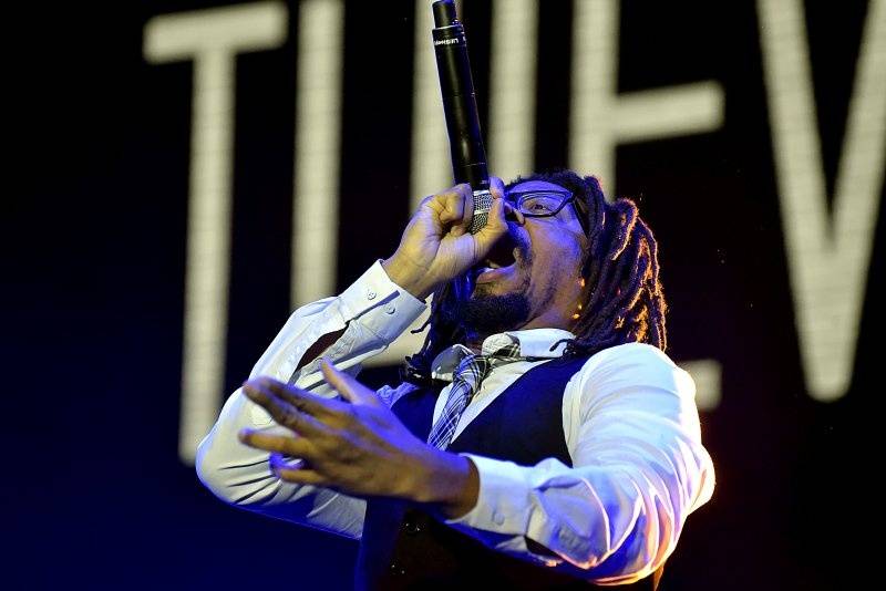 Třetí den Colours: Výtečná Caro Emerald, nudní Kodaline a vytrvalý déšť