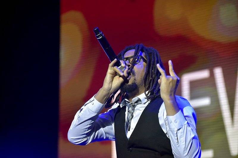 Třetí den Colours: Výtečná Caro Emerald, nudní Kodaline a vytrvalý déšť