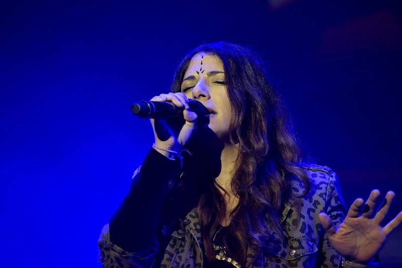 Třetí den Colours: Výtečná Caro Emerald, nudní Kodaline a vytrvalý déšť