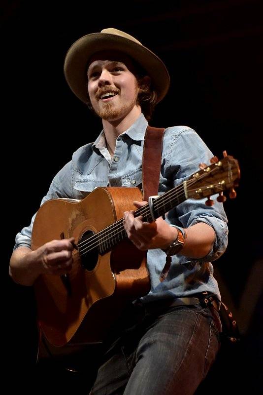 Třetí den Colours: Výtečná Caro Emerald, nudní Kodaline a vytrvalý déšť