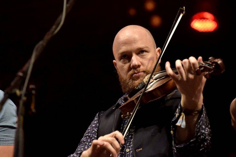 Třetí den Colours: Výtečná Caro Emerald, nudní Kodaline a vytrvalý déšť