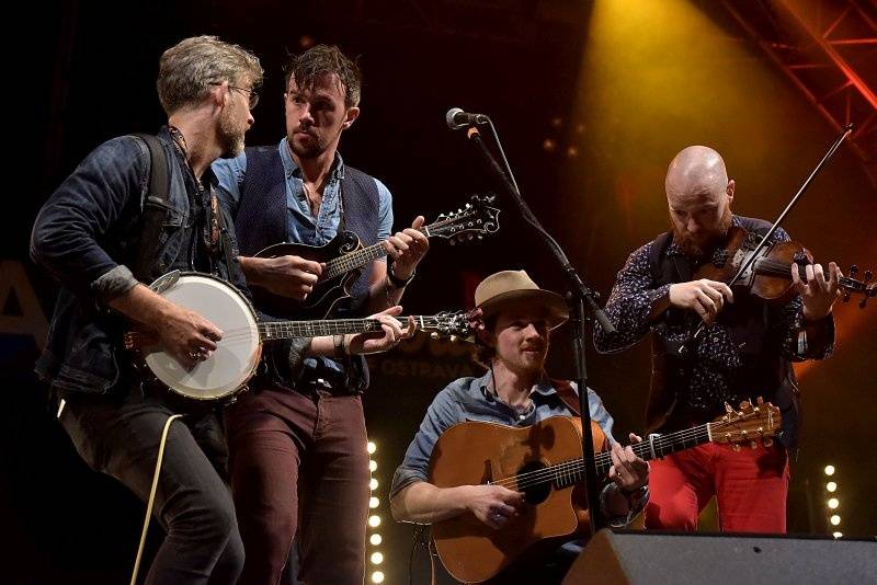Třetí den Colours: Výtečná Caro Emerald, nudní Kodaline a vytrvalý déšť