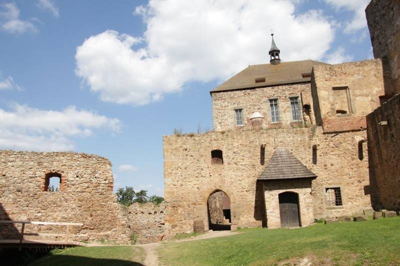 Start festivalu Hrady.cz na Točníku: Kabát, Divokej Bill, Rybičky 48 i zábavný program pro celou rodinu 