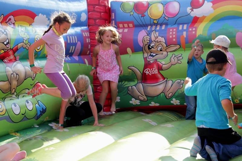 Start festivalu Hrady.cz na Točníku: Kabát, Divokej Bill, Rybičky 48 i zábavný program pro celou rodinu 