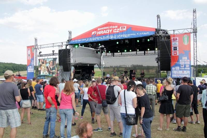 Start festivalu Hrady.cz na Točníku: Kabát, Divokej Bill, Rybičky 48 i zábavný program pro celou rodinu 