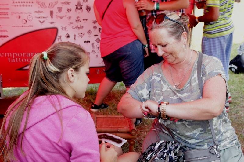 Start festivalu Hrady.cz na Točníku: Kabát, Divokej Bill, Rybičky 48 i zábavný program pro celou rodinu 