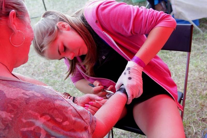 Start festivalu Hrady.cz na Točníku: Kabát, Divokej Bill, Rybičky 48 i zábavný program pro celou rodinu 