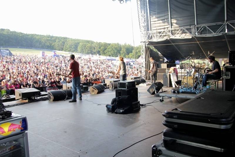 Start festivalu Hrady.cz na Točníku: Kabát, Divokej Bill, Rybičky 48 i zábavný program pro celou rodinu 