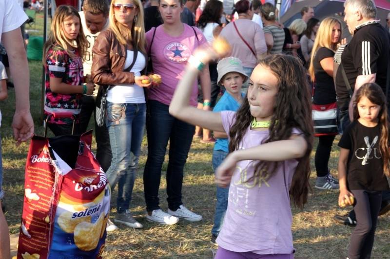 Start festivalu Hrady.cz na Točníku: Kabát, Divokej Bill, Rybičky 48 i zábavný program pro celou rodinu 