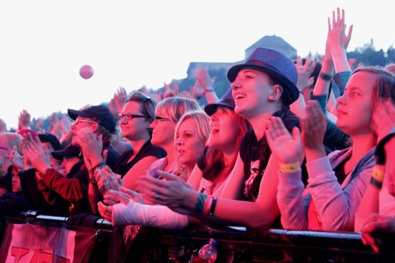 Start festivalu Hrady.cz na Točníku: Kabát, Divokej Bill, Rybičky 48 i zábavný program pro celou rodinu 