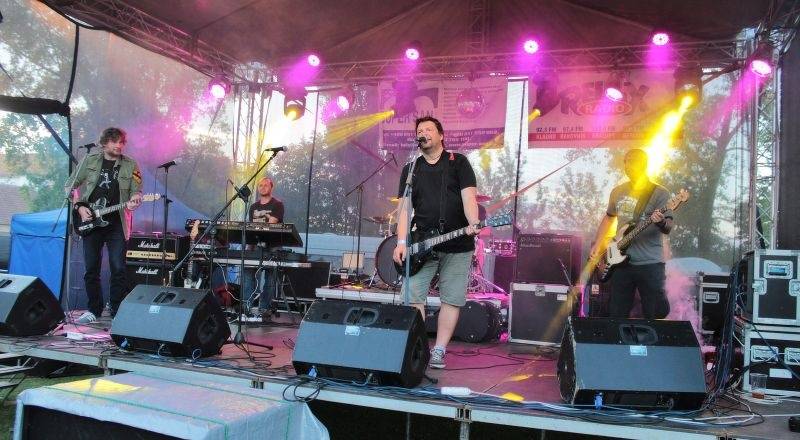 Na Plutofest v Peruci dorazili Kamil Střihavka, Anna Veselovská i čeští AC/DC