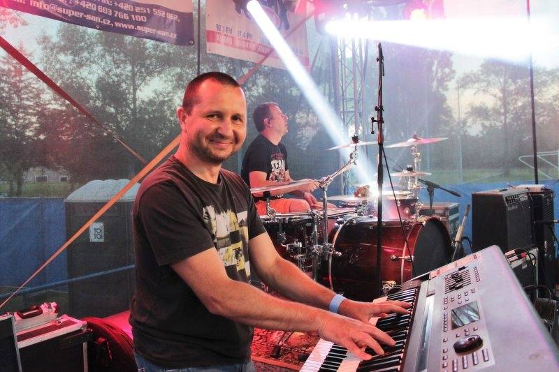 Na Plutofest v Peruci dorazili Kamil Střihavka, Anna Veselovská i čeští AC/DC