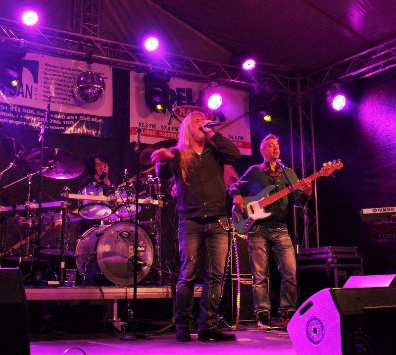 Na Plutofest v Peruci dorazili Kamil Střihavka, Anna Veselovská i čeští AC/DC