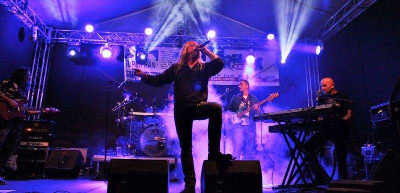 Na Plutofest v Peruci dorazili Kamil Střihavka, Anna Veselovská i čeští AC/DC