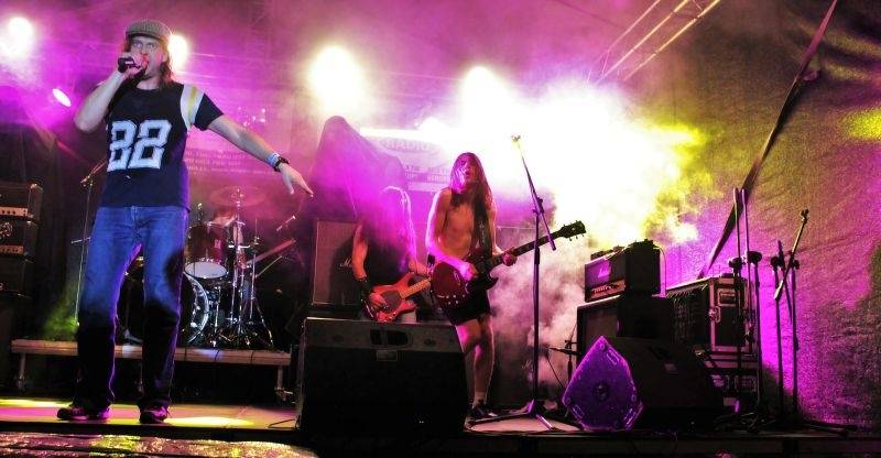 Na Plutofest v Peruci dorazili Kamil Střihavka, Anna Veselovská i čeští AC/DC