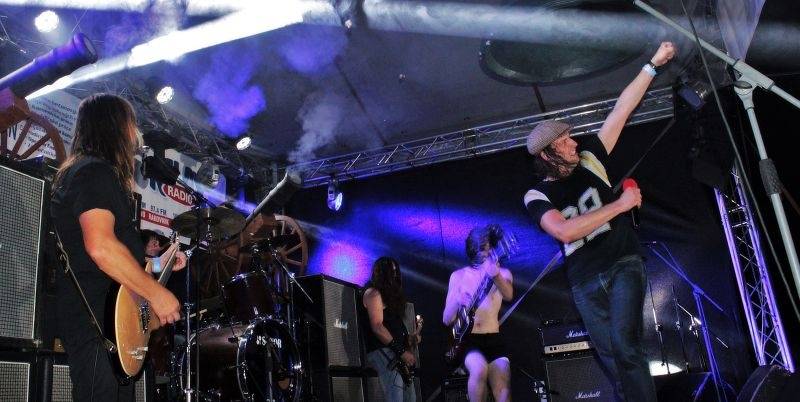 Na Plutofest v Peruci dorazili Kamil Střihavka, Anna Veselovská i čeští AC/DC