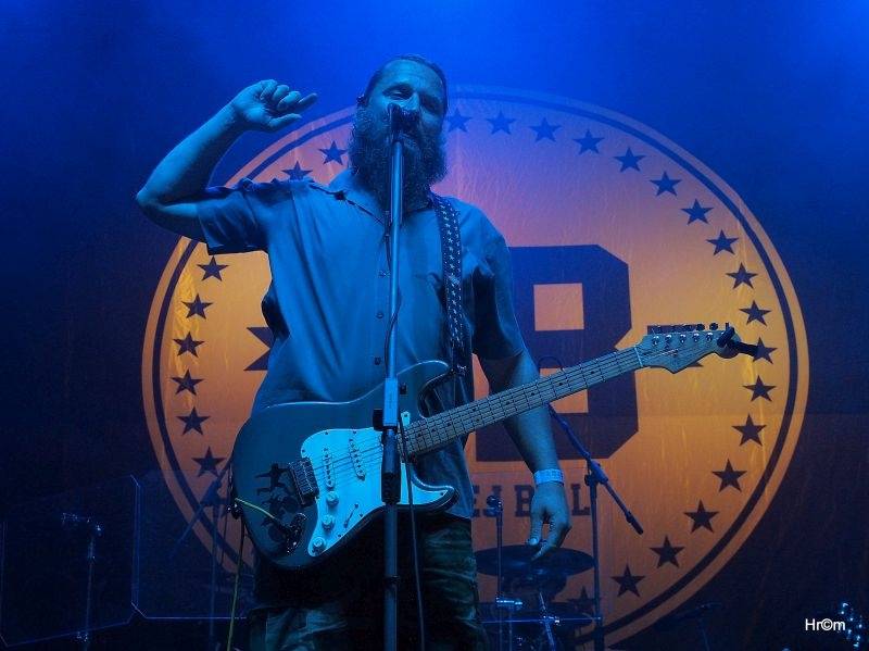 Hrady CZ pokračovaly na Kunětické hoře, hlavním tahákem byl Kabát