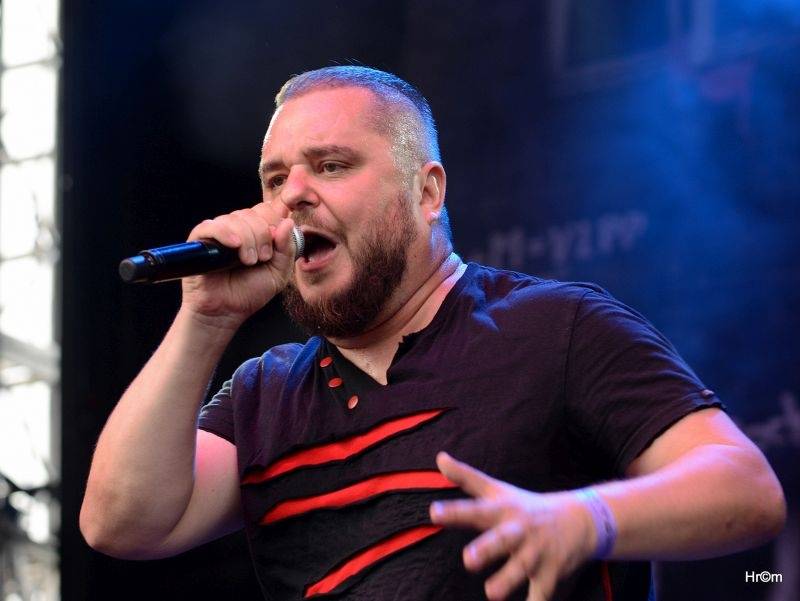 Hrady CZ pokračovaly na Kunětické hoře, hlavním tahákem byl Kabát