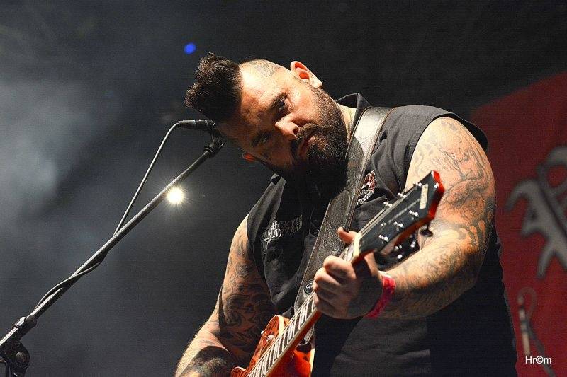 Hrady CZ pokračovaly na Kunětické hoře, hlavním tahákem byl Kabát