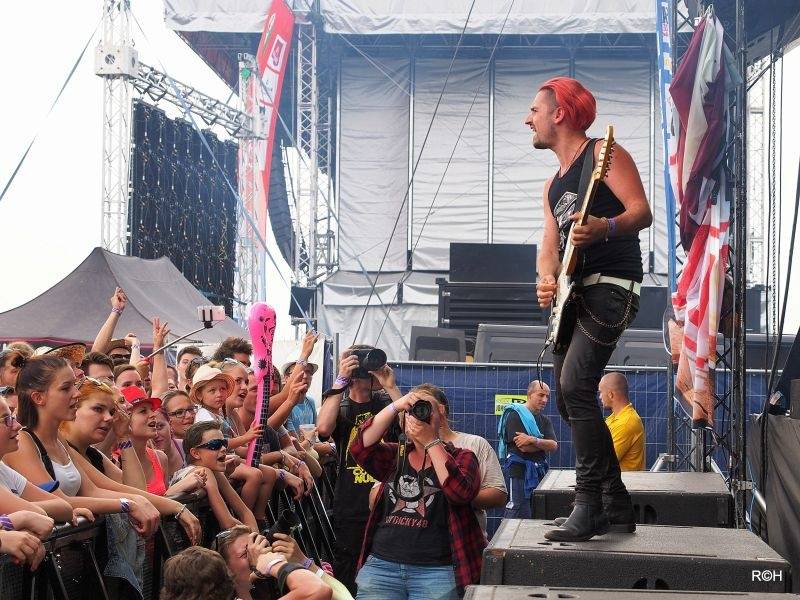 Hrady CZ pokračovaly na Kunětické hoře, hlavním tahákem byl Kabát