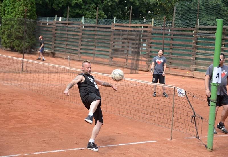 Nohejbalový turnaj kapel Festonda Cup vyhrál Medvěd 009, o zábavu nebyla nouze