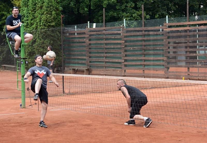 Nohejbalový turnaj kapel Festonda Cup vyhrál Medvěd 009, o zábavu nebyla nouze
