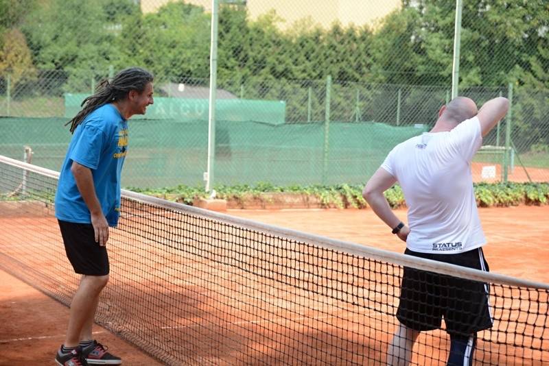 Nohejbalový turnaj kapel Festonda Cup vyhrál Medvěd 009, o zábavu nebyla nouze