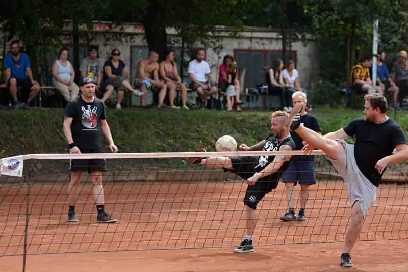 Nohejbalový turnaj kapel Festonda Cup vyhrál Medvěd 009, o zábavu nebyla nouze