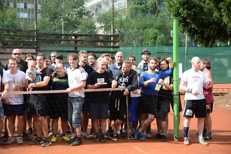 Nohejbalový turnaj kapel Festonda Cup vyhrál Medvěd 009, o zábavu nebyla nouze