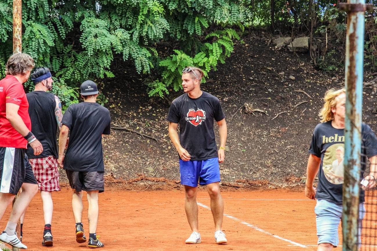 Pražský Festonda Cup: Wohnout, Imodium a spol. soutěžili v nohejbalu pro radost ze hry