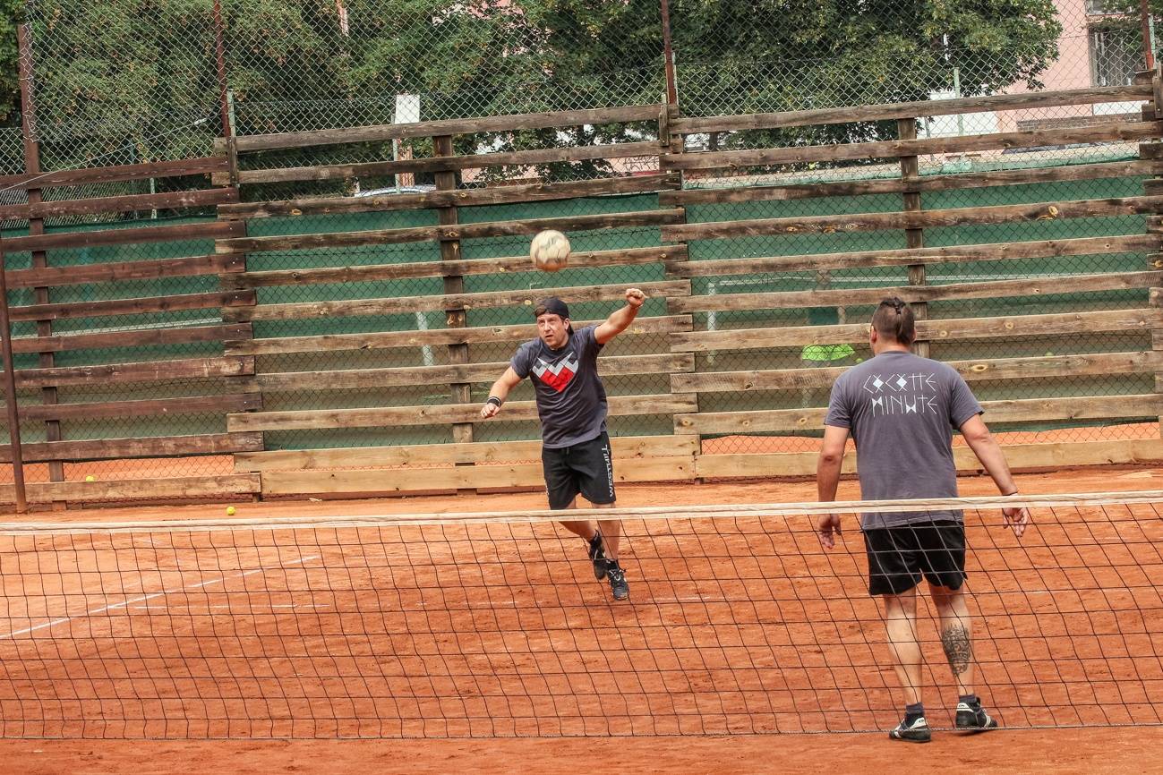 Pražský Festonda Cup: Wohnout, Imodium a spol. soutěžili v nohejbalu pro radost ze hry