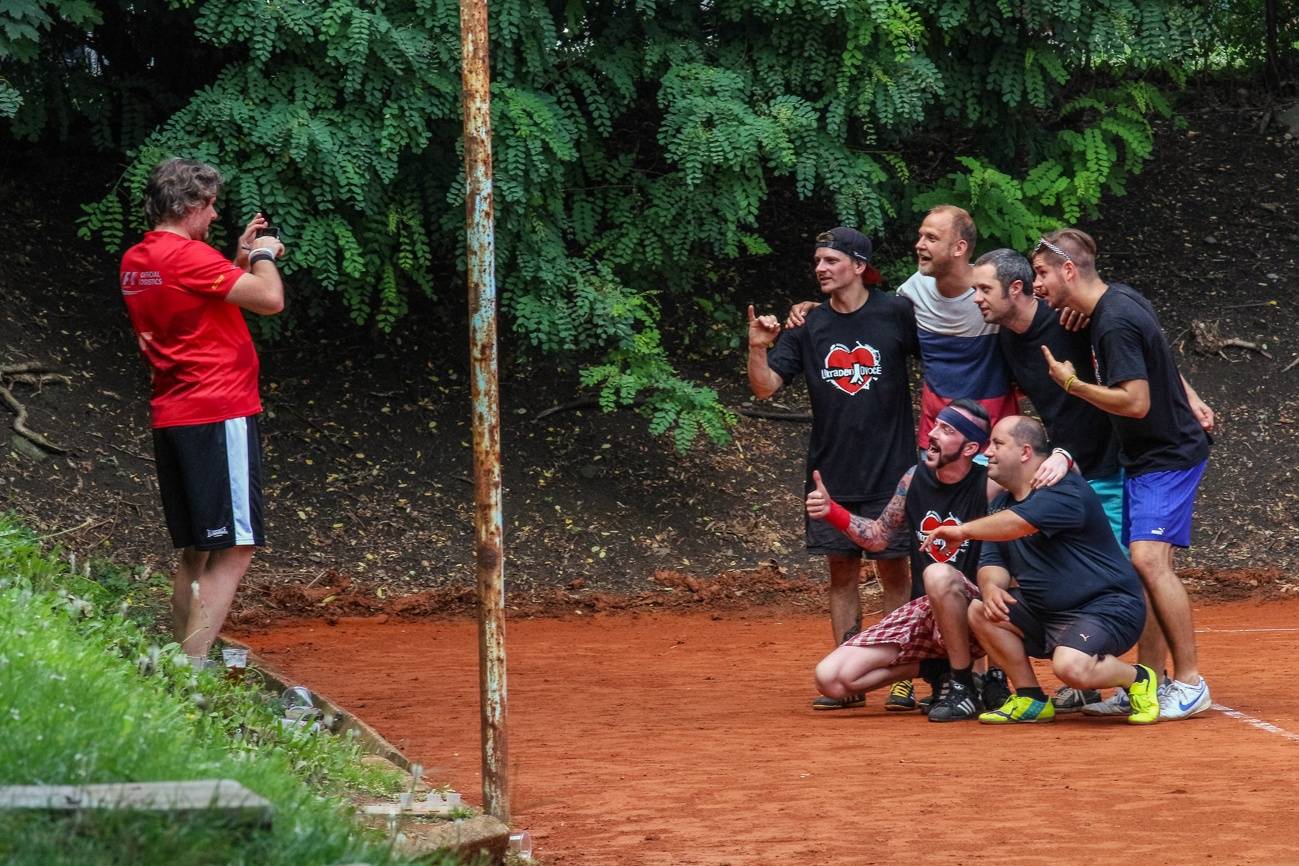 Pražský Festonda Cup: Wohnout, Imodium a spol. soutěžili v nohejbalu pro radost ze hry