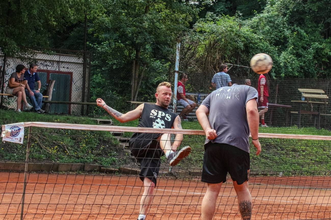 Pražský Festonda Cup: Wohnout, Imodium a spol. soutěžili v nohejbalu pro radost ze hry
