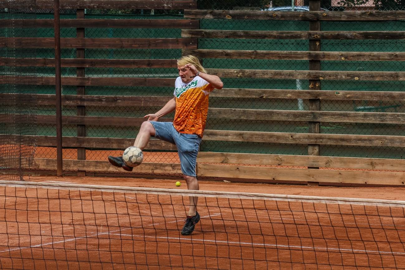 Pražský Festonda Cup: Wohnout, Imodium a spol. soutěžili v nohejbalu pro radost ze hry