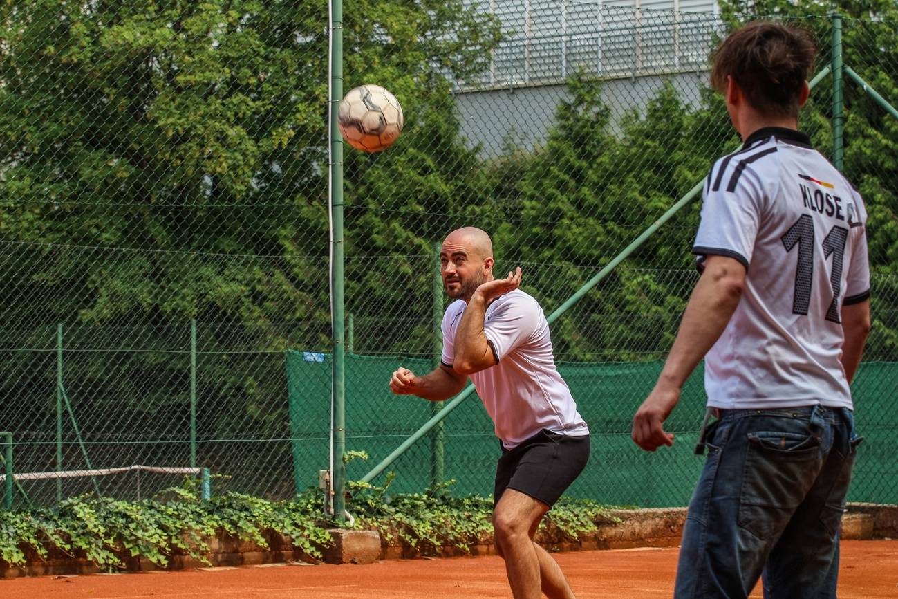 Pražský Festonda Cup: Wohnout, Imodium a spol. soutěžili v nohejbalu pro radost ze hry