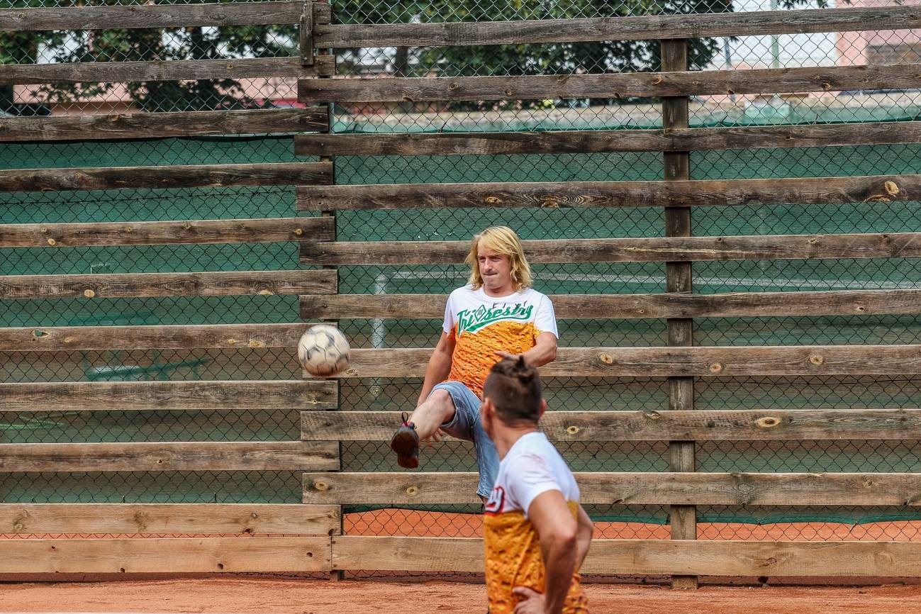 Pražský Festonda Cup: Wohnout, Imodium a spol. soutěžili v nohejbalu pro radost ze hry