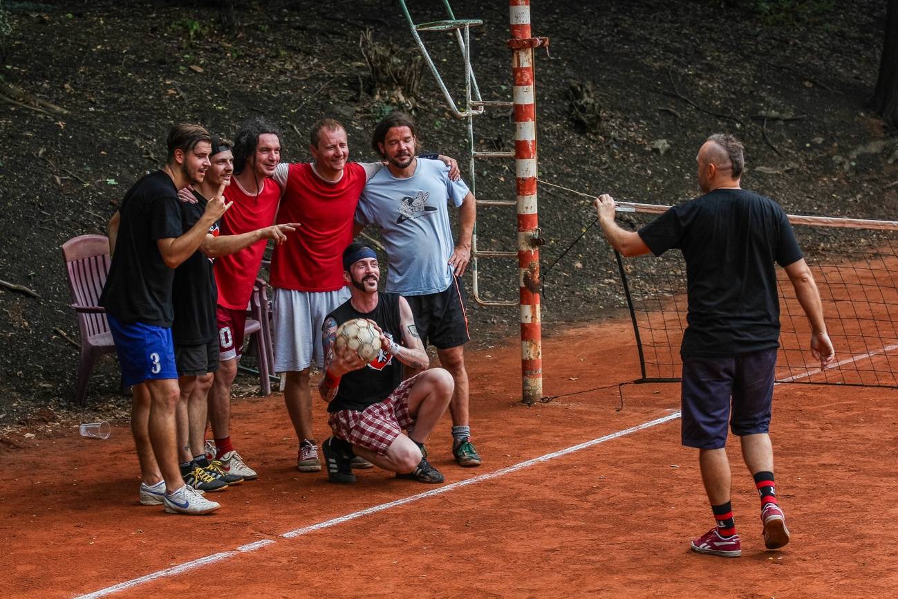 Pražský Festonda Cup: Wohnout, Imodium a spol. soutěžili v nohejbalu pro radost ze hry