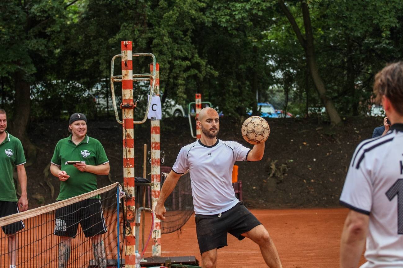 Pražský Festonda Cup: Wohnout, Imodium a spol. soutěžili v nohejbalu pro radost ze hry