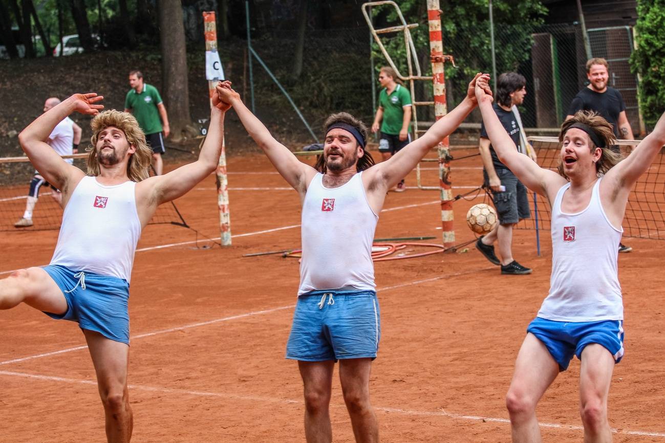 Pražský Festonda Cup: Wohnout, Imodium a spol. soutěžili v nohejbalu pro radost ze hry