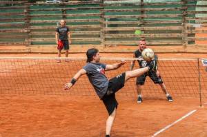 Pražský Festonda Cup: Wohnout, Imodium a spol. soutěžili v nohejbalu pro radost ze hry