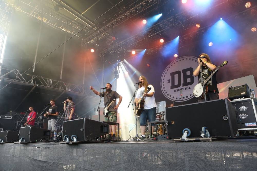 Hrady CZ bavily na Švihově. Vystoupili Kabát, Mandrage, Pražský výběr a další