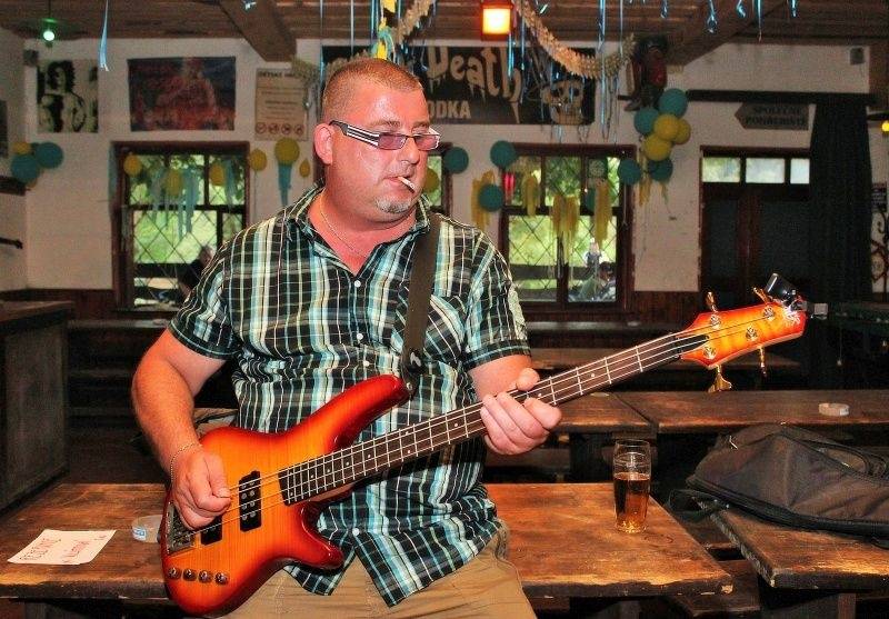 Emma band pokřtil novou desku, přišli i Medvěd 009 a Oleg Homola