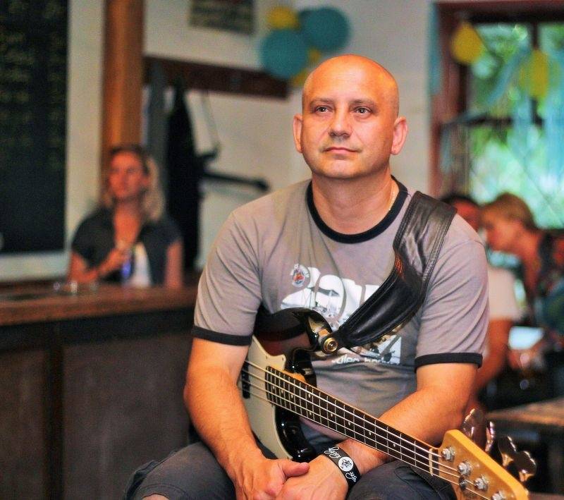 Emma band pokřtil novou desku, přišli i Medvěd 009 a Oleg Homola