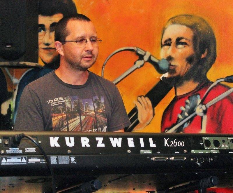 Emma band pokřtil novou desku, přišli i Medvěd 009 a Oleg Homola